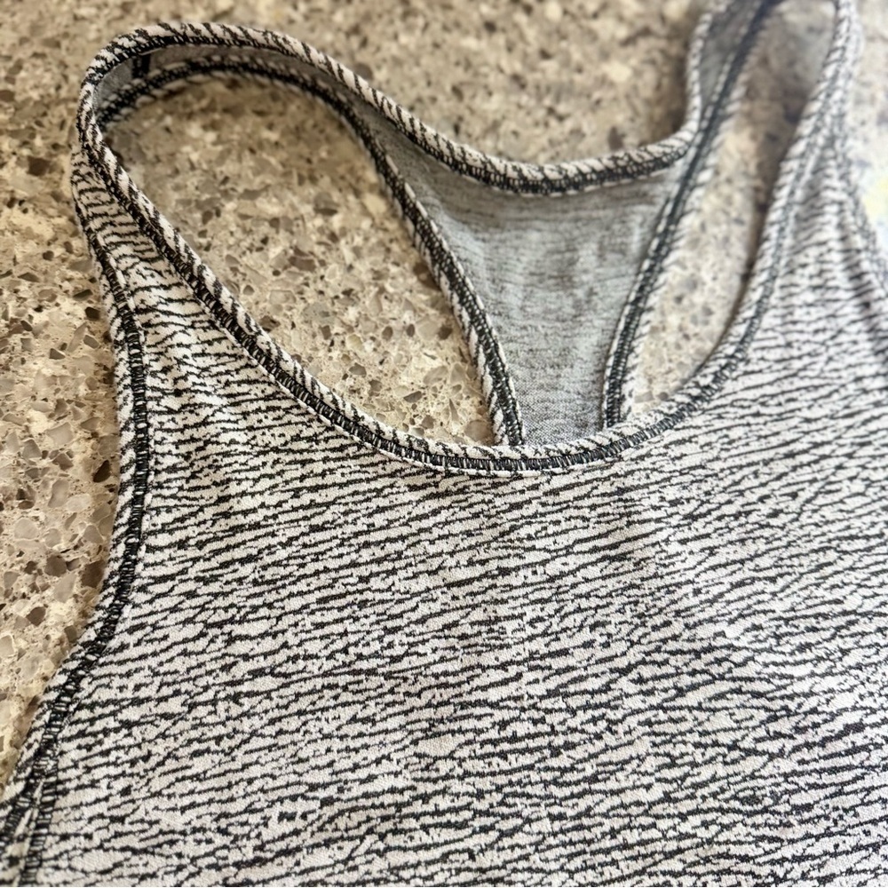Lululemon l Long Distance Tank l Sheer Luon Pebble Jacquard White/Black - Picture 9 of 14
